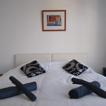 Room In Luxurious Penthouse Apartment Лондон Екстер'єр фото